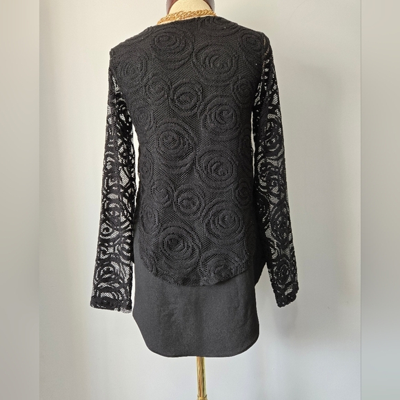 WAGGON PARIS lightweight Lace Overlay Hi-Lo Top. Size Small - Picture 6 of 14